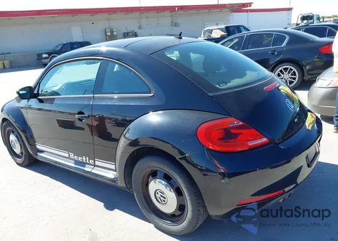 2013 Volkswagen Beetle 2.5L z USA, uszkodzony, nr VIN 3VWJP7AT5DM663792